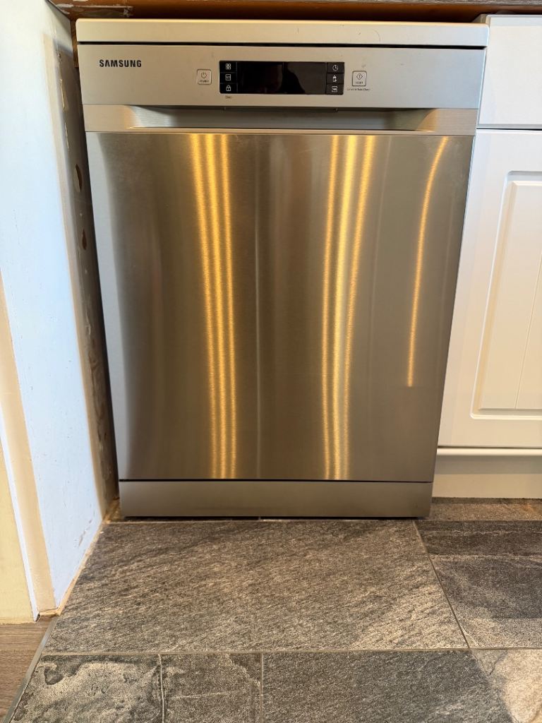 Samsung Dishwasher – Freestanding, 13 Place Settings – Recently Serviced – £90