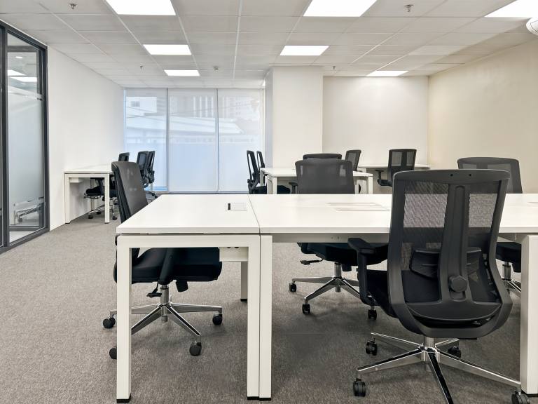 London - WC1X 8BP \ Large Office for Rent Configured for Your Team