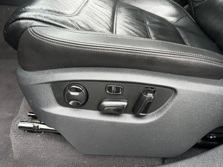 2014 Volkswagen Touareg 3.0 TDI V6 BlueMotion Tech R-Line Tiptronic 4WD Euro 5 (s/s) 5dr ESTATE D...