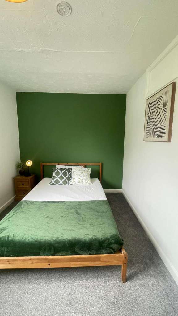 Cozy double room in Bh10