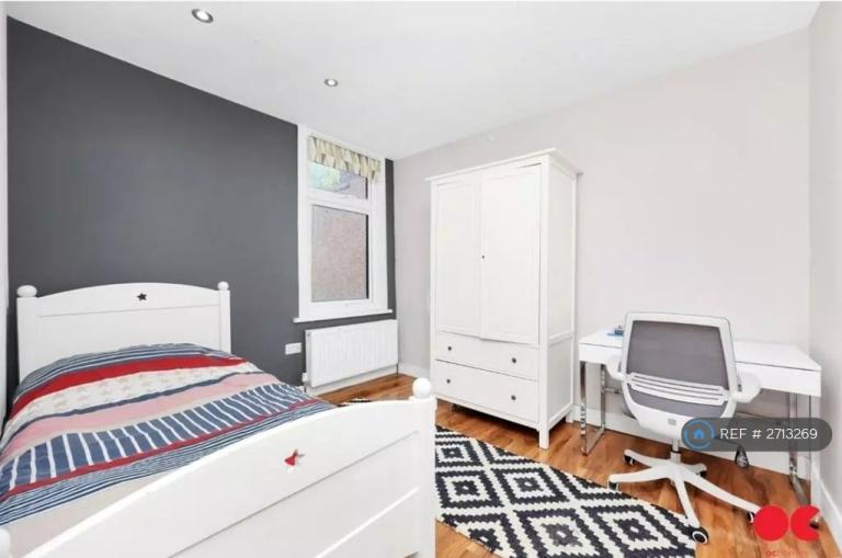 6 bedroom house in Neville Road, London, E7 (6 bed) (#2713269)