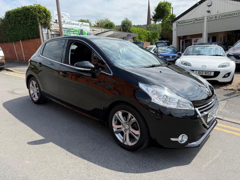 2014 Peugeot 208 1.2 VTi PureTech Allure Hatchback 5dr Petrol Manual Euro 5 (82 ps) Hatchback Pet...