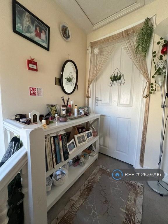 Studio flat in Cavendish Avenue, London, N3 (#2839796)