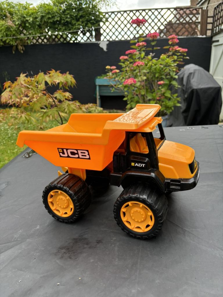 Toy JCB dumper tipper truck 