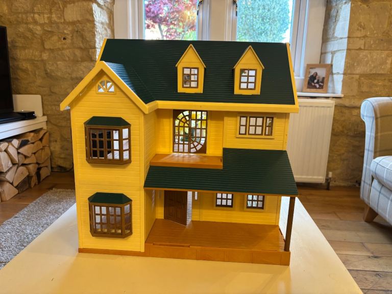 Sylvanian Dolls house 
