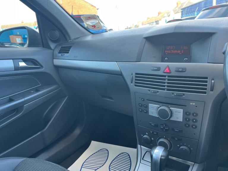 2006 Vauxhall Astra 1.8i 16V Design 5dr Auto HATCHBACK PETROL Automatic