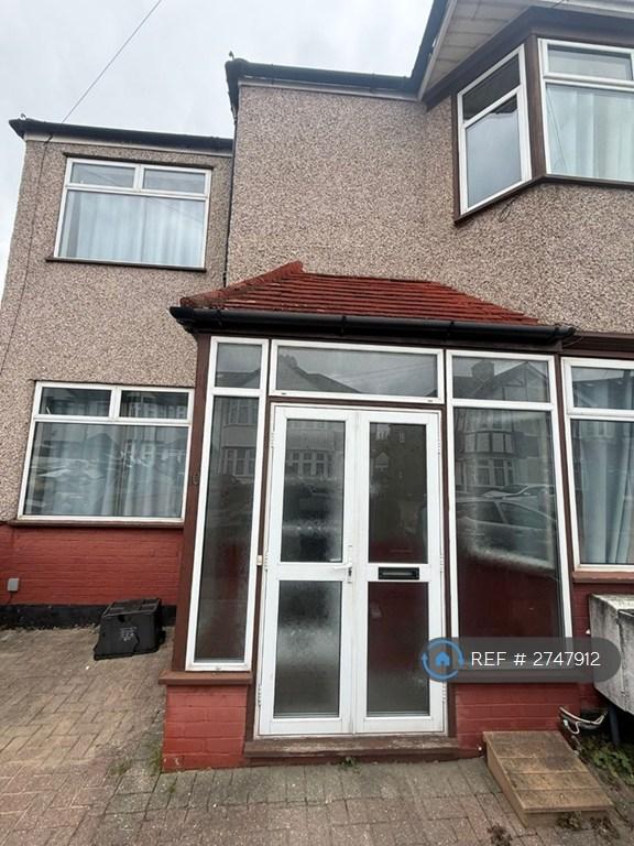 1 bedroom in Aintree Crescent, Ilford, IG6 (#2747912)