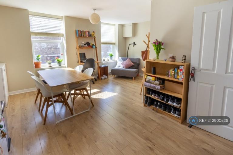 1 bedroom flat in Brook Drive, London, SE11 (1 bed) (#2900826)