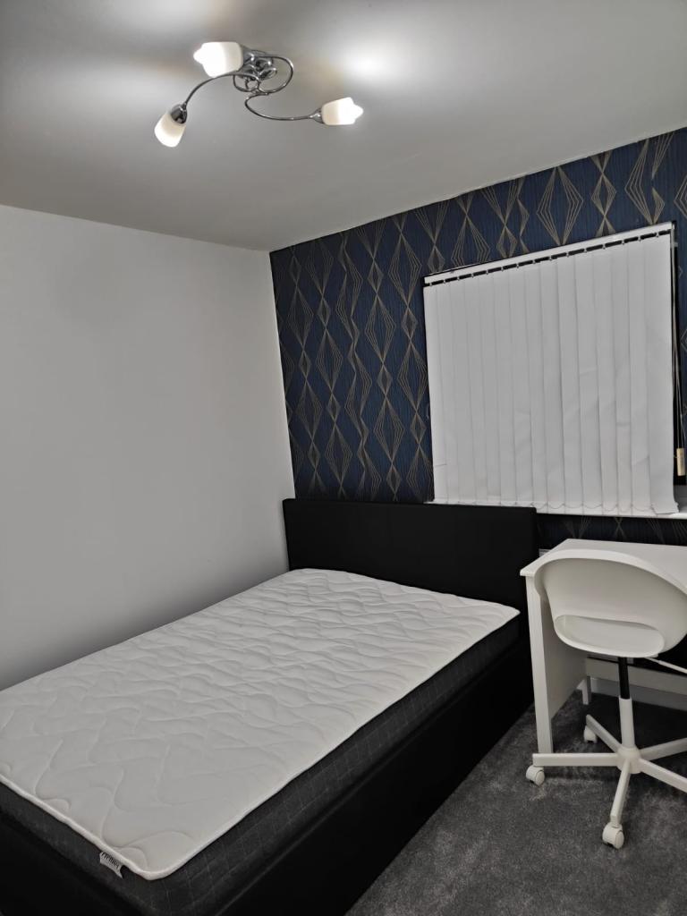 £400/- double bedroom available in shared house