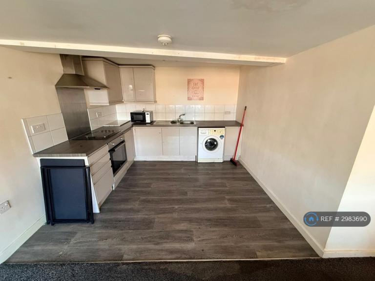 1 bedroom flat in Market Place, Mansfield, NG18 (1 bed) (#2983690)