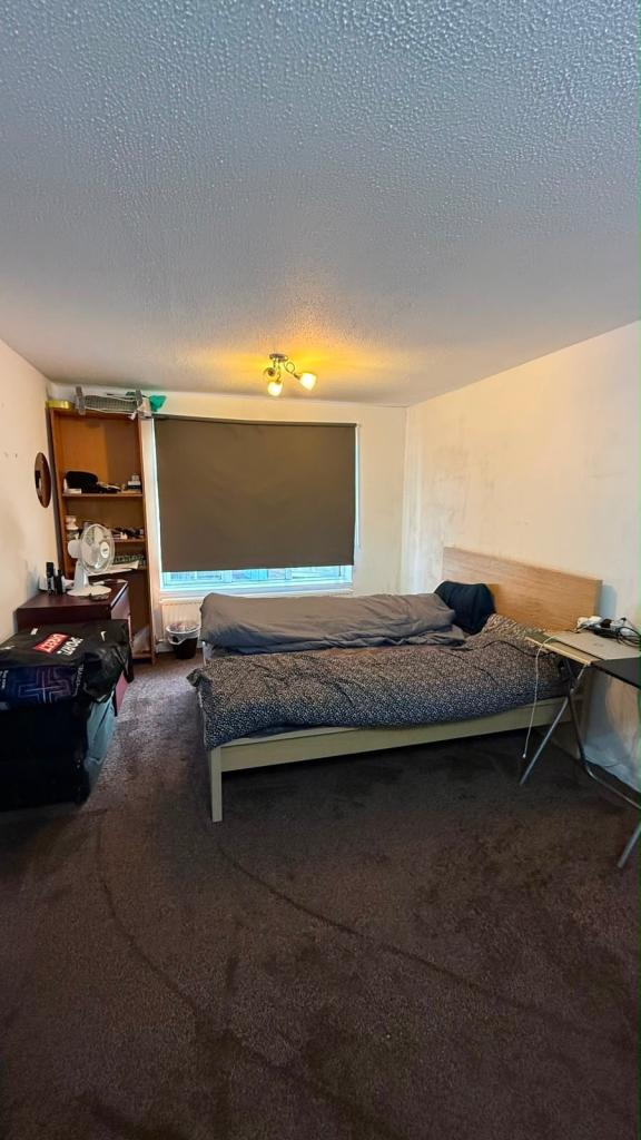Room sharing with an asian male student in Croydon. Inclusive of all bills £375pcm. CR0 5QL.