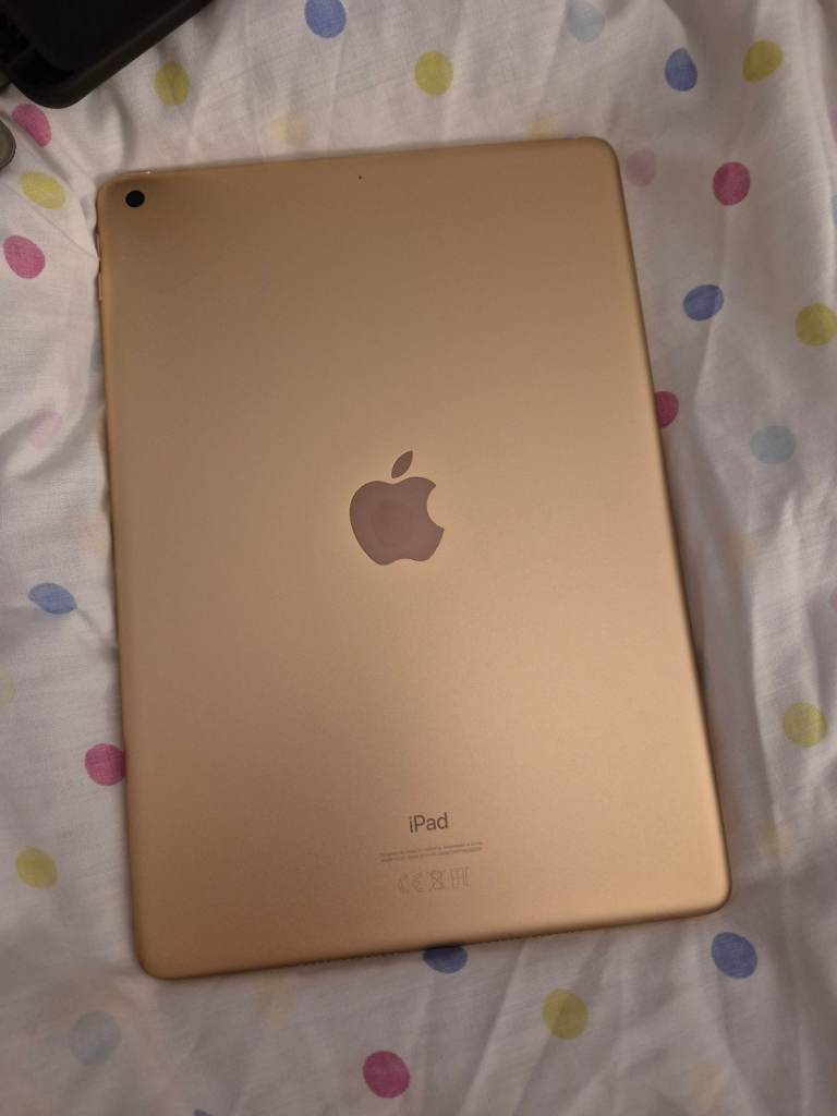 Apple iPad 8th gen  Gold, Good Condition with Case