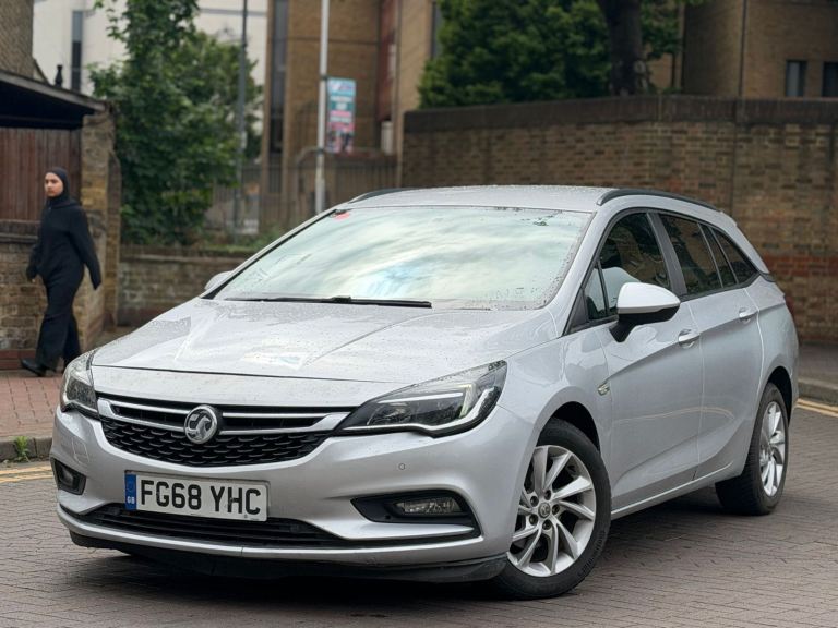 Vauxhall Astra 1.6 CDTi ecoTEC BlueInjection Tech Line Nav Sports Tourer 5dr Diesel Manual Euro 6