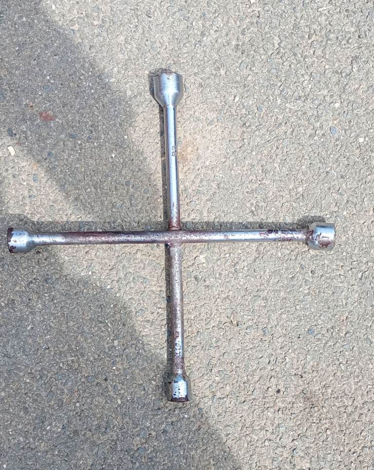 Wheel wrench 