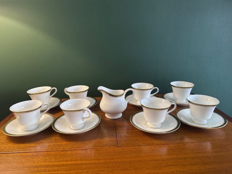 Wedgwood "Chester" Bone China Teacups, Saucers & Milk Jug Set