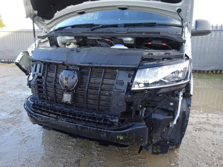 2024 74 REG VOLKSWAGEN TRANSPORTER T30 STARTLINE DIESEL VAN DAMAGED SALVAGE