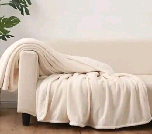 image for Brand new cozee home soft velvet and sherpa throw