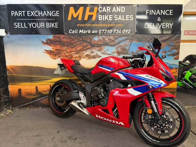 2025 Honda CBR 650R E-Clutch RED 2150 MILES FSH 1 OWNER  Sports Petrol Manual