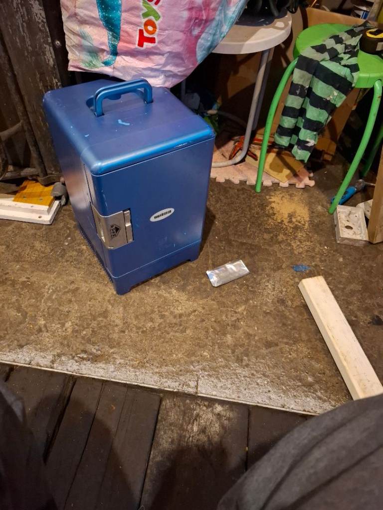 Mini fridge 