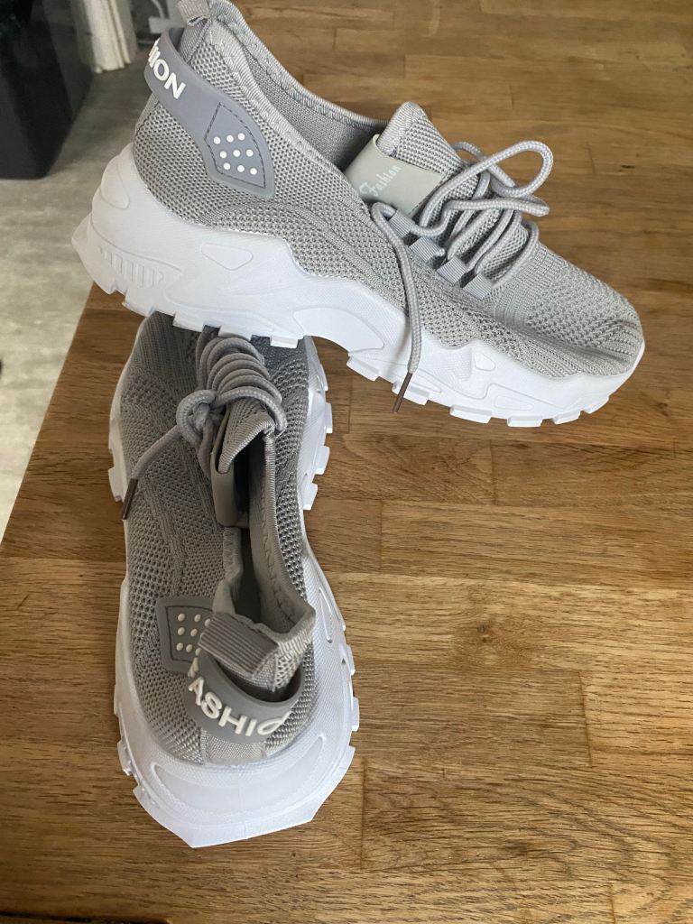 Lightweight trainers