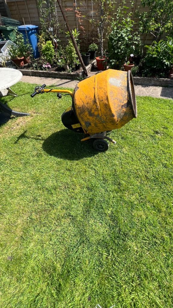 Cement mixer 