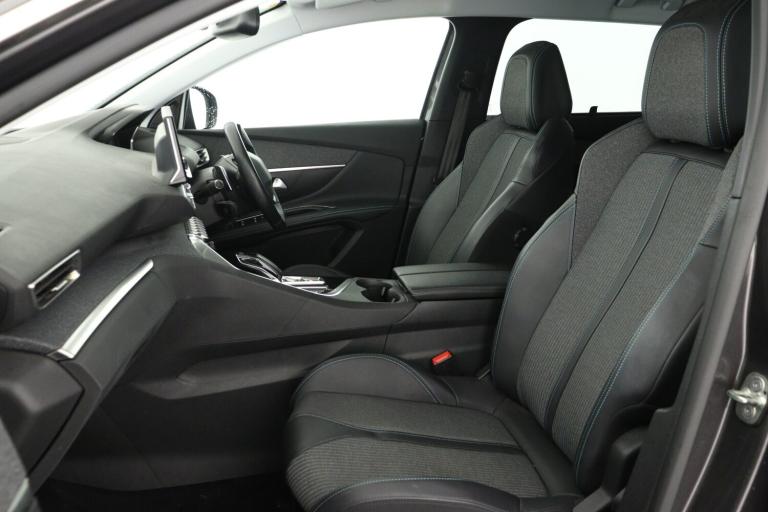 2022 Peugeot 5008 1.2 PureTech Allure Premium+ 5dr EAT8 HATCHBACK PETROL Automatic