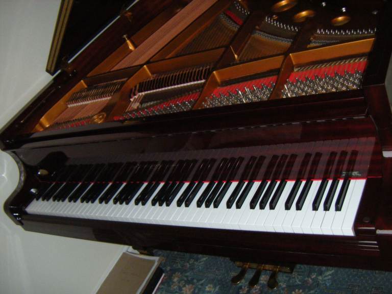 Offers invited -Beautiful 2005 John Broadwood & Sons Grand Piano for sale