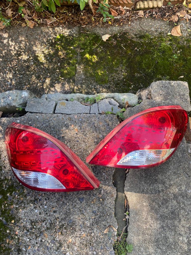 PEUGEOT 207CC CONVERTIBLE PASSENGER & DRIVER SIDE REAR TAIL LIGHTS PAIR