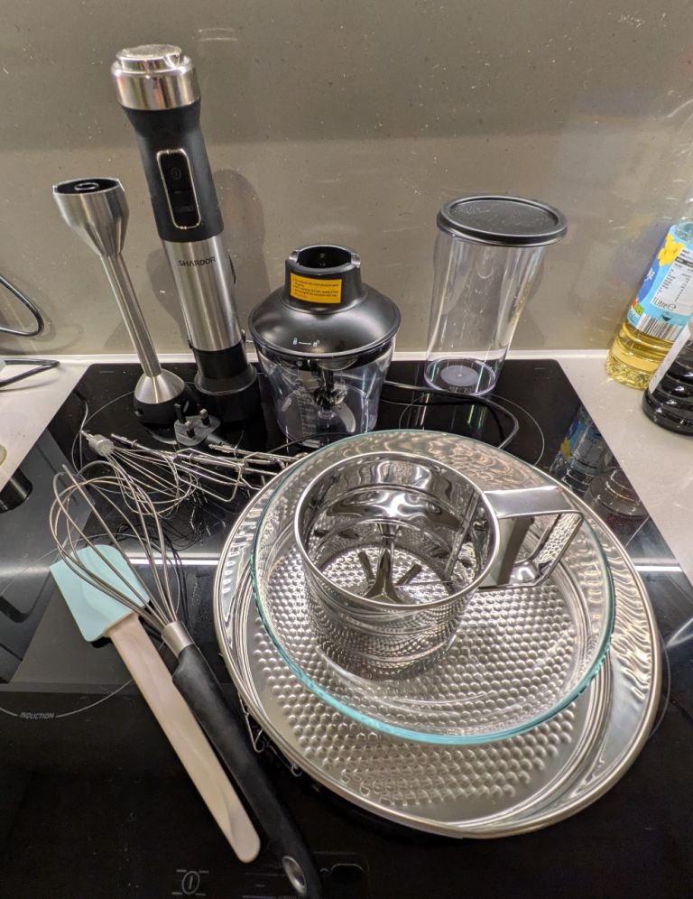 Hand blender and cooking tools shown in the photos