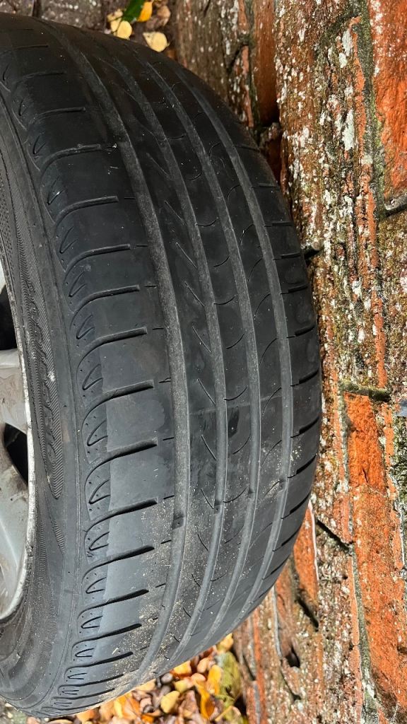 Toyota avensis 2007 alloy wheel