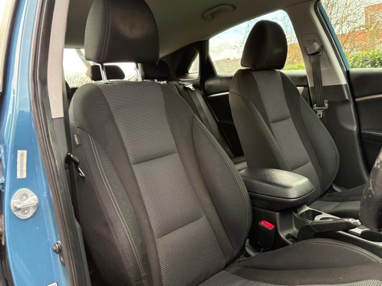 2012 Hyundai i30 1.6 CRDi BLUE DRIVE ACTIVE 5DR **1 OWNER FROM BRAND NEW **£20 TAX HATCHBACK Dies...