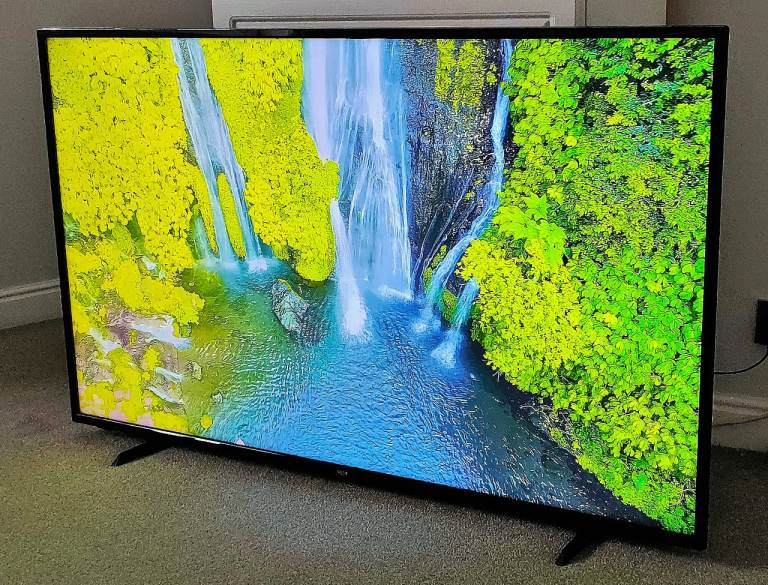 60" BUSH SMART 4K ULTRA HD HDR SLIM WIFI APPS TV FREEVIEW RC LEGS FANTASTIC CONDITION- FREE DELIVERY