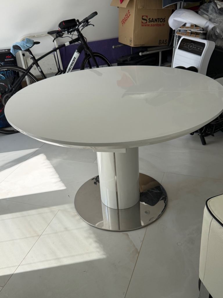 White round gloss extendable dining table 