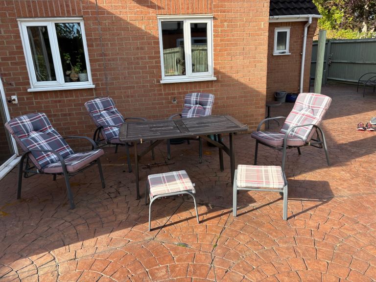 Nice Garden/ Patio furniture 