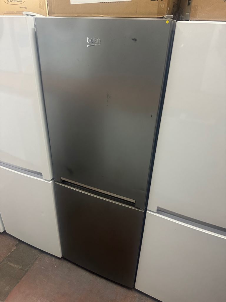 GREY BEKO FRIDGE FREEZER 
