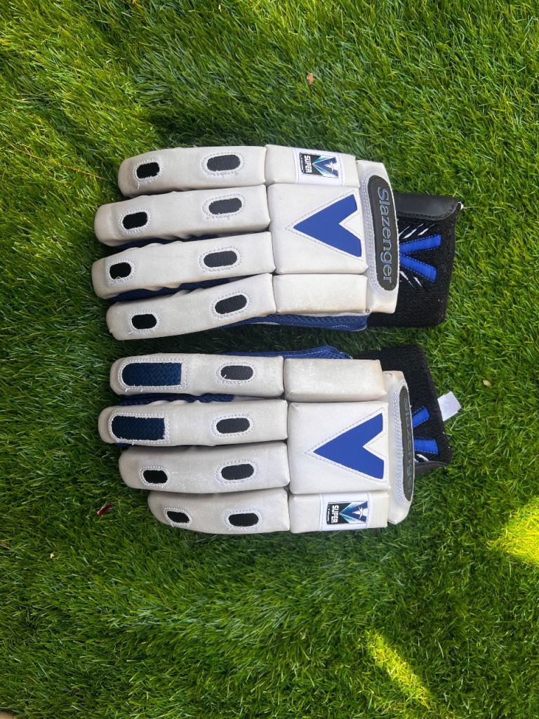 Slazenger Super Tour Cricket Batting Gloves Youths BNWT Unused