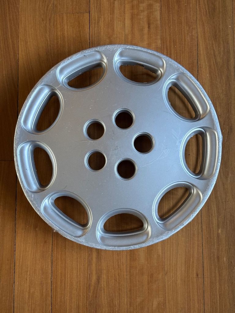 Toyota Carina e wheel cover 