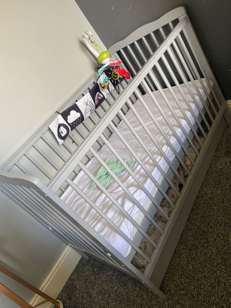 Cot Bed that Converts to Toddler Bed – Grey,