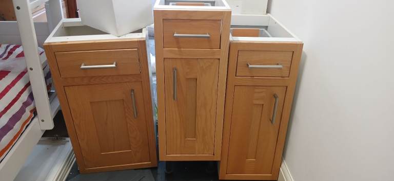 2x MAGNET KITCHEN CABINETS AND SOLID WOOD DOOR FRONTS