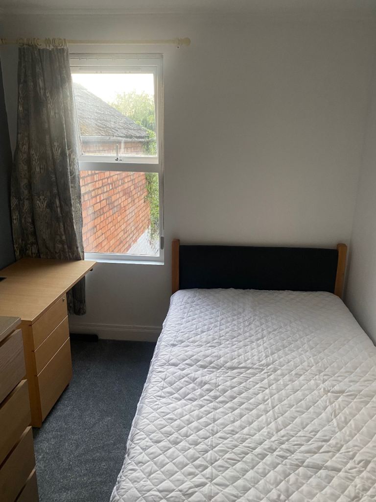 Double room for rent in shared property 