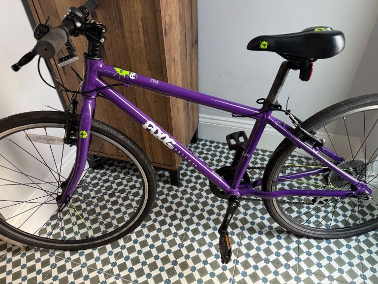Kids purple Frog 69 bike