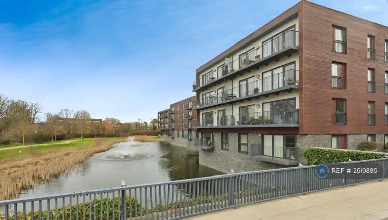 3 bedroom flat in Howard Road, Stanmore, HA7 (3 bed) (#2619886)