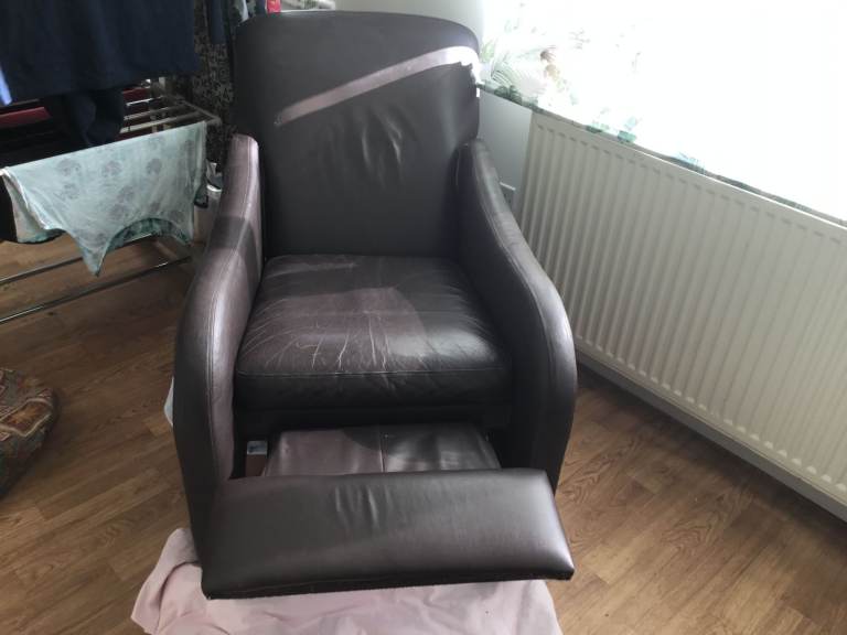 Brown Leather Recliner Armchair – Fully Functional