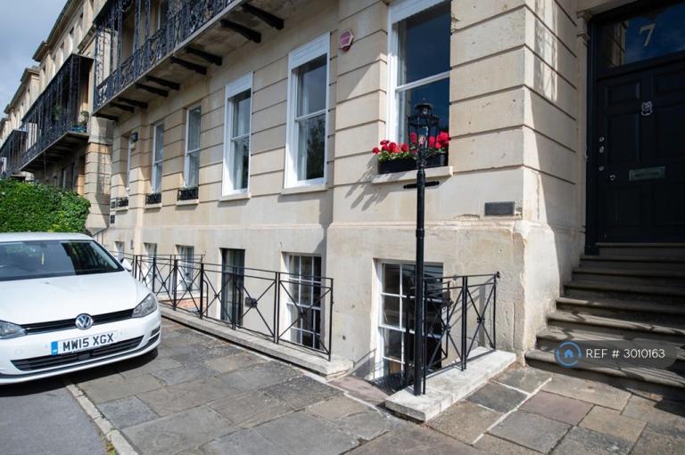 2 bedroom flat in Lansdown Place, Cheltenham, GL50 (2 bed) (#3010163)