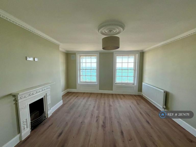 2 bedroom flat in East Cliff, Dover, CT16 (2 bed) (#2874711)