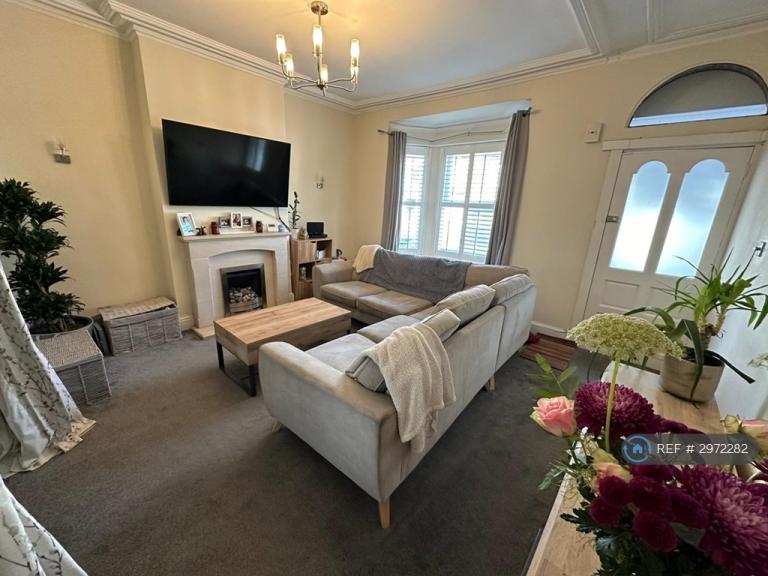 2 bedroom house in Shakespeare Crescent, Eccles, Manchester, M30 (2 bed) (#2972282)