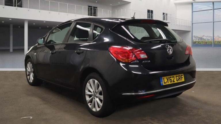 2013 Vauxhall Astra 1.4i 16V Active 5dr HATCHBACK PETROL Manual