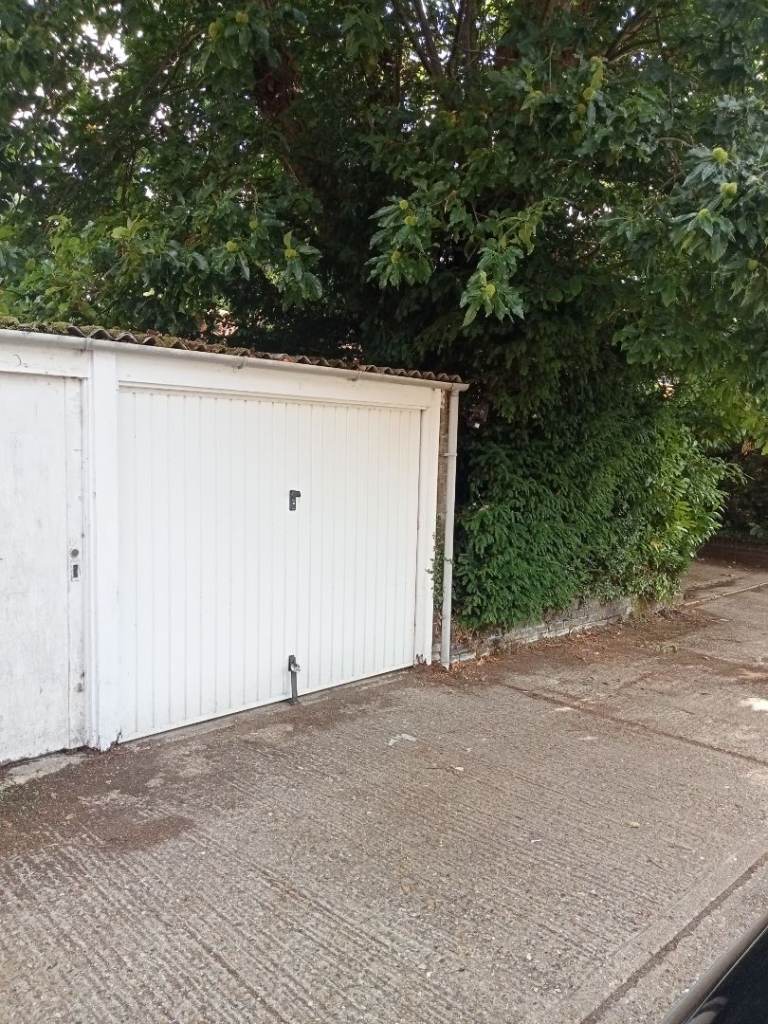 SECURE GARAGE TO RENT LET STORAGE IN CANTERBURY KENT 