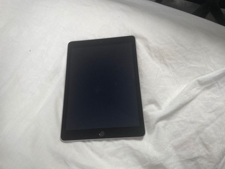 APPLE IPAD 5 5TH GEN EXCELLENT CONDITION 