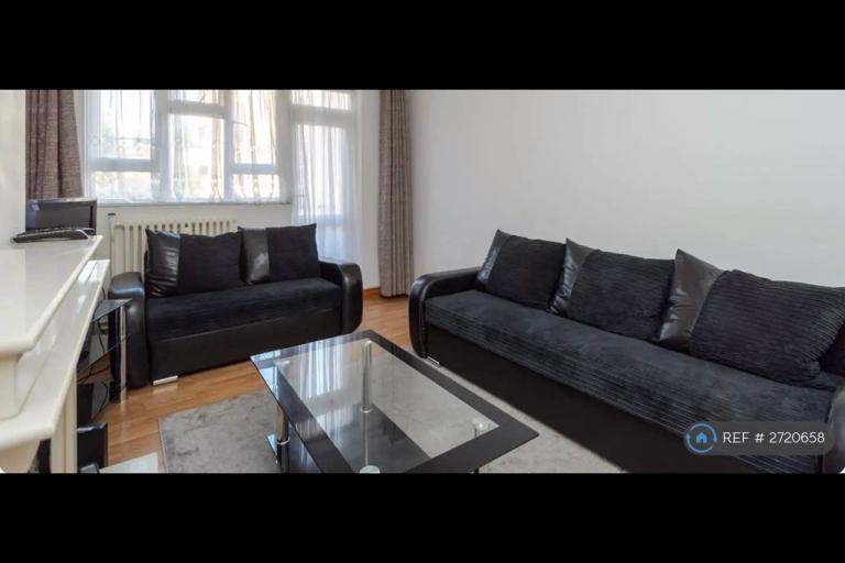 2 bedroom flat in Broughton Road, London, W13 (2 bed) (#2720658)